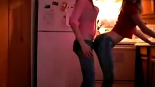 Zamiast sex filmy za darmo nieskromnego seksu, masturbują się nawzajem
