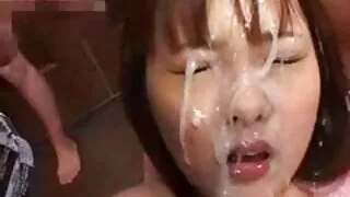 Po darmowe filmy z seksem kopulacji plamił jej usta spermą