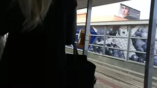 Uliczna seksfilmiki online dziewczyna ssie kutasa nieznajomego faceta
