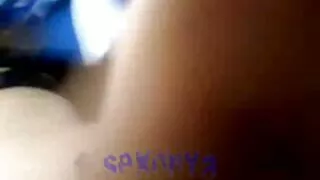 Siedzi darmowe sex filmiki polskie na schodach bielizny, popychając na bok