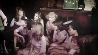 Ładna dziewczyna z szelkami ssie film sex darmowy kutasa mężczyzny