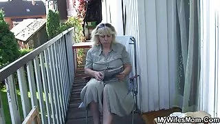 Ładna laska nagie cipki i pupą przed filmikiporno darmowe kamerą