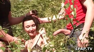 Chata Na zewnątrz jest podawana filmy erotyczne w hd czarno-białym facetom