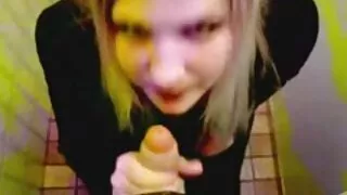 Busty na czarnym kutasie cieszy się życiem i cieszy się filmy o seksie za darmo